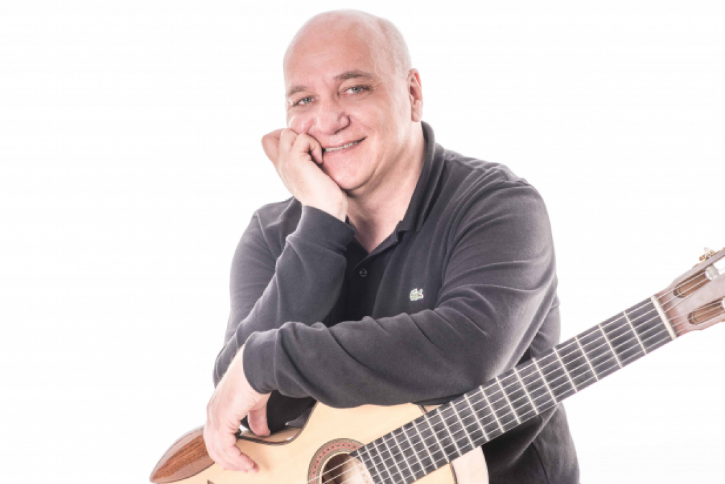 Wilfried Bechtle mit Gitarre Gitarre Wilfried Bechtle